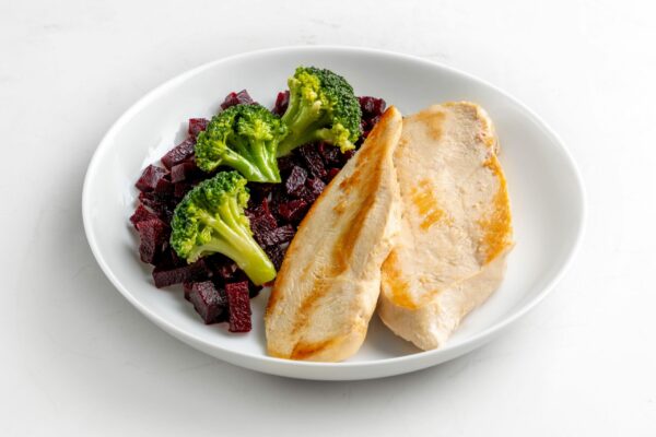 Pechuga de pollo con ensalada fresca