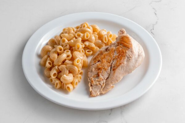 Pechuga de pollo con fideos