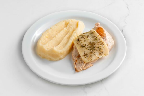 Pechuga de pollo con queso y pure