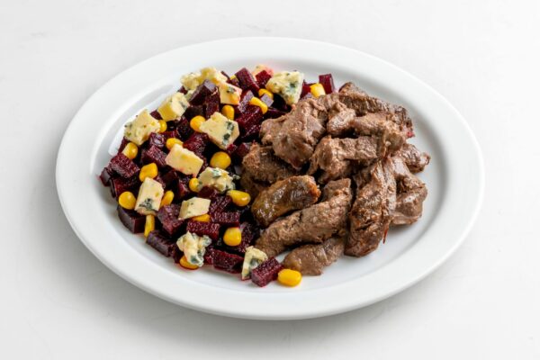 Tiras de ternera con ensalada