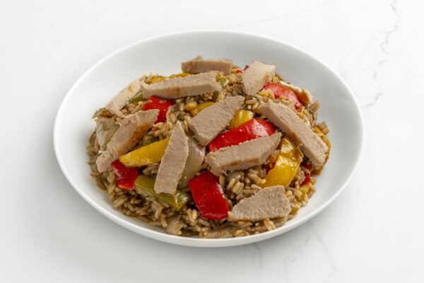 Wok de cerdo con arroz y vegetales